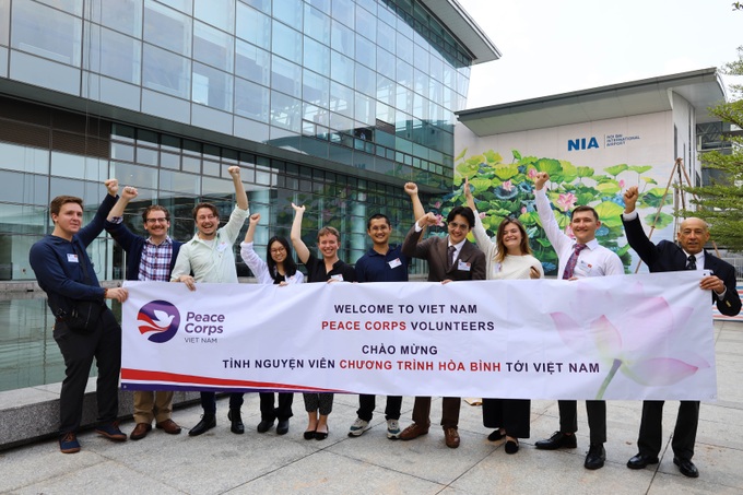 First Peace Corps volunteers arrive in Vietnam - 1
