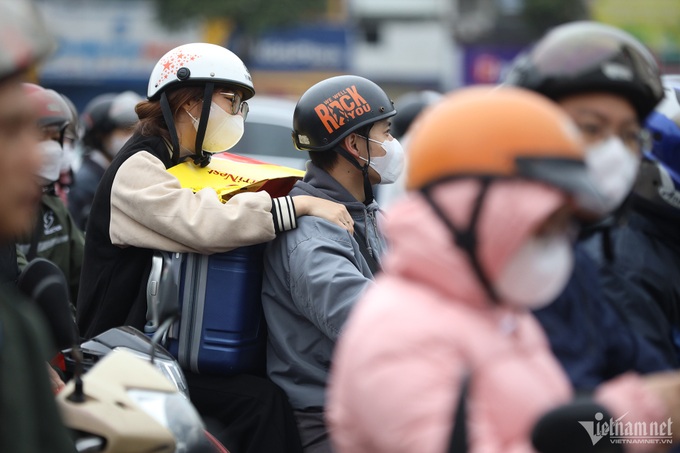 Hanoi police struggle with Tet traffic jams - 5