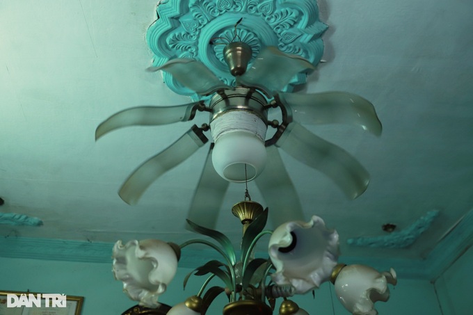 HCM City waste collector boasts antique collection - 2