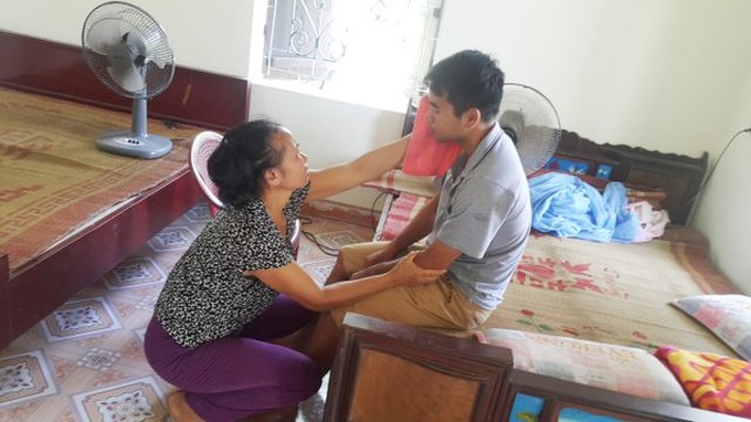 Woman struggles to take care of ill family - 1 Woman struggles to take care of ill family - 1