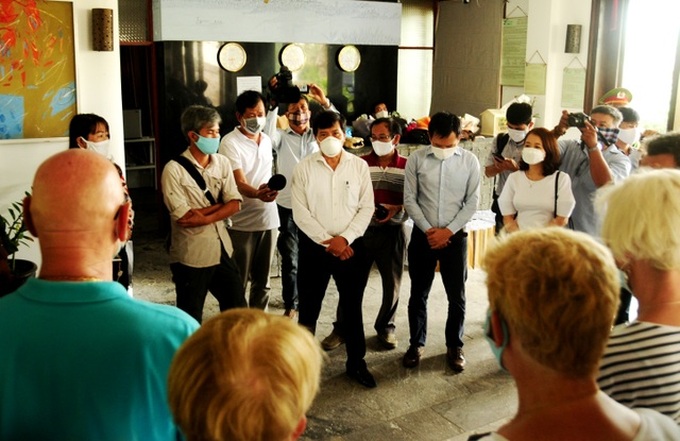 Tourists express thanks to Hoi An doctors after quarantine time - 3