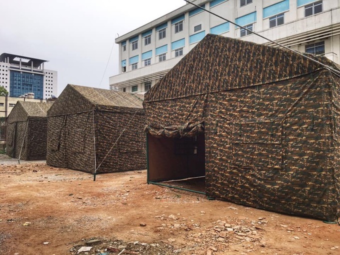 Field hospital being built inside Bach Mai Hospital amid Covid-19 outbreak - 3
