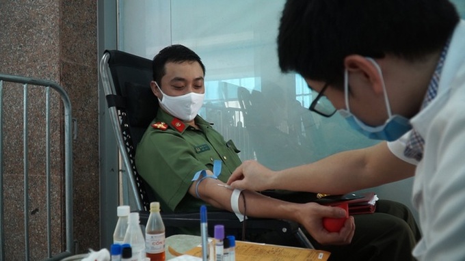 Thousands of police officers called to donate blood - 1