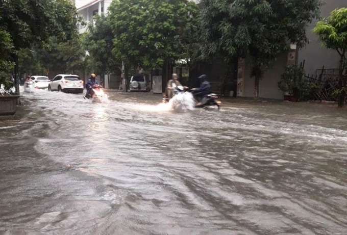 Many streets in Haiphong, Thai Binh severely submerged - 7