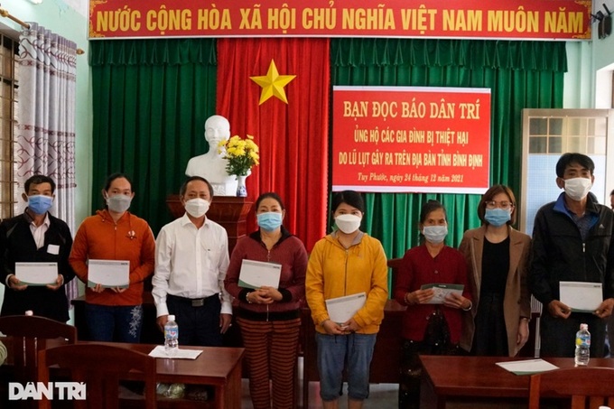 Dantri/Dtinews supports flood victims in southern central region - 2