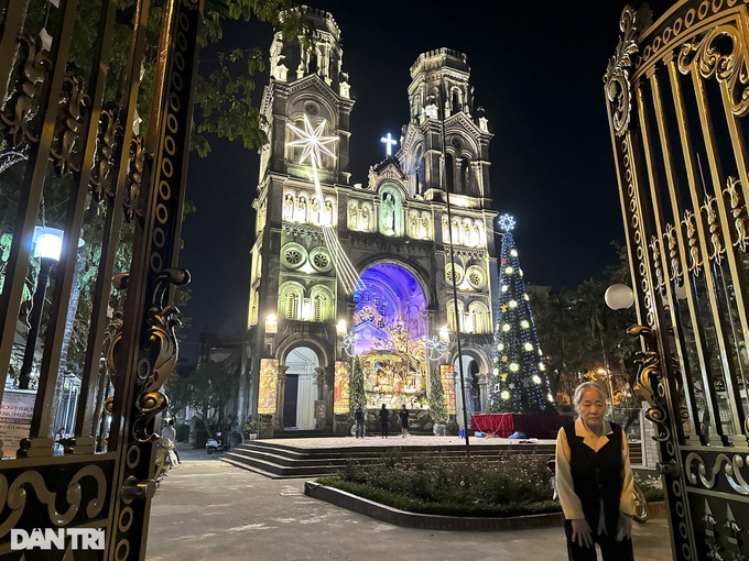 Churches in Hanoi decorated for Christmas - 1 Churches in Hanoi decorated for Christmas - 1