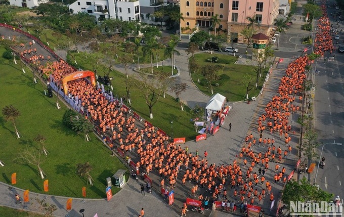 More than 6,000 join Happy Run to raise funds for needy people - 1 More than 6,000 join Happy Run to raise funds for needy people - 1