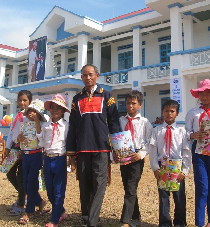 Gia Lai man donates and calls for land donation to build schools - 2