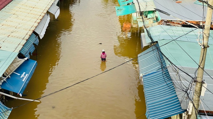 Heavy rains flood Hoi An - 4 Heavy rains flood Hoi An - 4