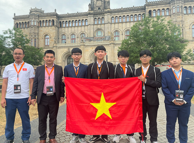 Vietnam wins gold at European Physics Olympiad - 1 Vietnam wins gold at European Physics Olympiad - 1