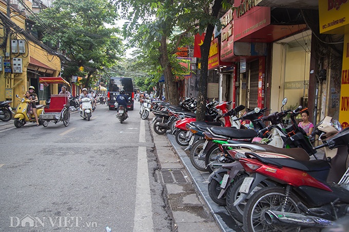 Pavement encroachment more rampant in Hanoi - 1 Pavement encroachment more rampant in Hanoi - 1