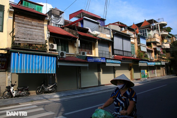 Silent Hanoi during social distancing - 1