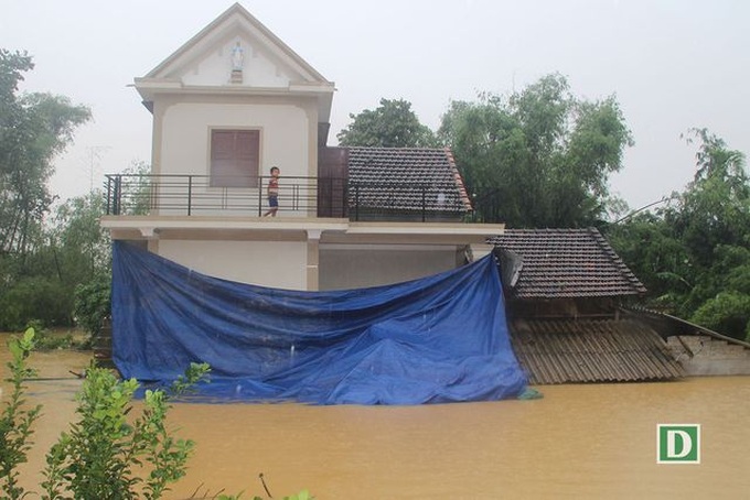 Many communes in Ha Tinh under water - 10