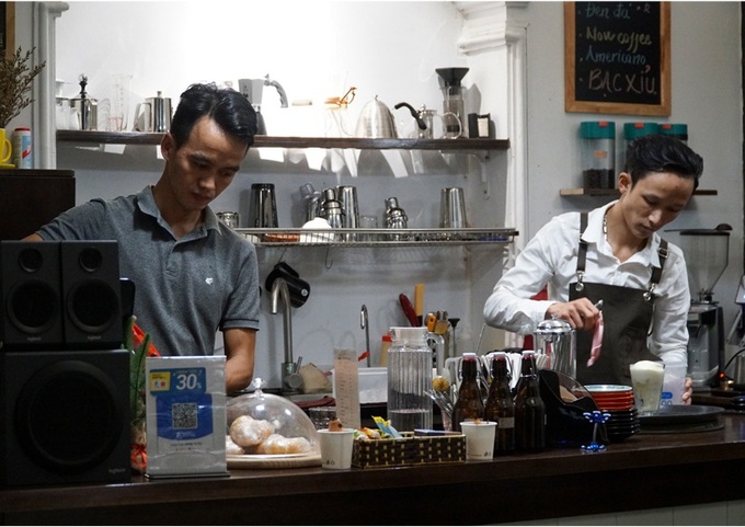 Shoeshine boy has better life after receiving support - 4