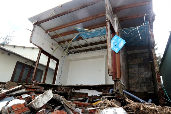 Hoi An beaches further devastated by storms - 6