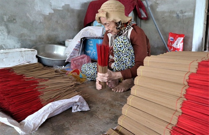 Quang Nam’s incense making village busy ahead of Tet - 7 Quang Nam’s incense making village busy ahead of Tet - 7