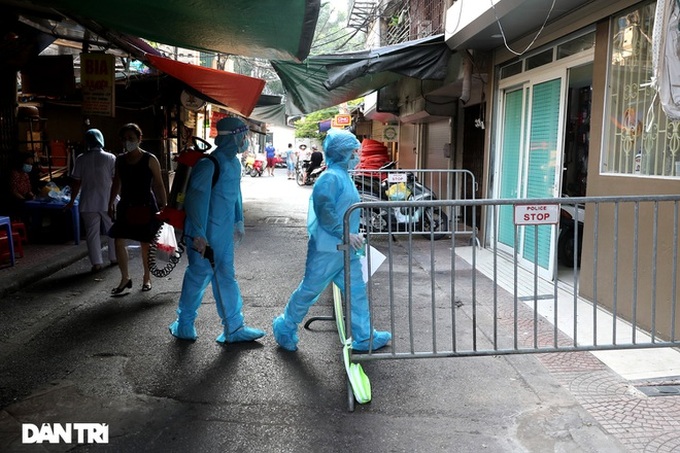 Hanoi authorities lock down more locations as new Covid-19 cases found - 1 Hanoi authorities lock down more locations as new Covid-19 cases found - 1
