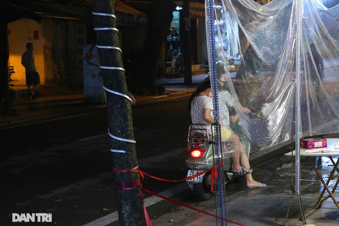 Hanoi remains quiet ahead of Mid-Autumn Festival - 1