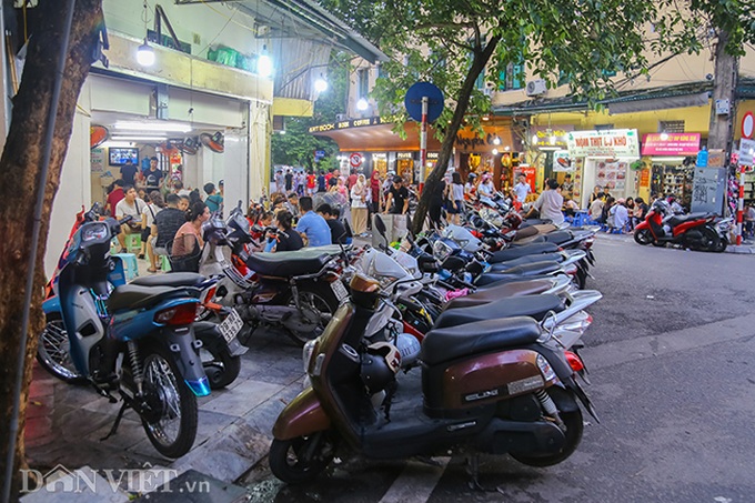 Pavement encroachment more rampant in Hanoi - 6 Pavement encroachment more rampant in Hanoi - 6