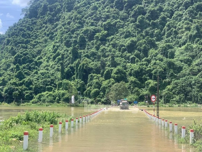Yen Bai, Lao Cai severely submerged following heavy rain - 1