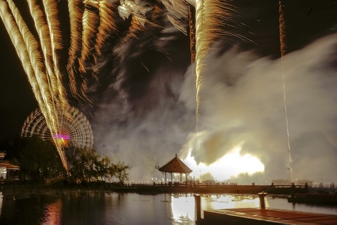 Fireworks light up HCM City sky on National Day - 8