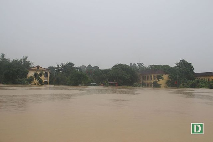 Many communes in Ha Tinh under water - 5