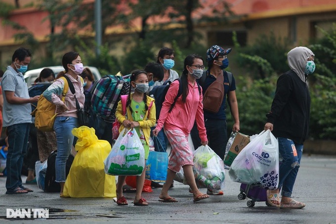 More than 4,300 Covid-19 patients discharged from HCM City hospitals - 1
