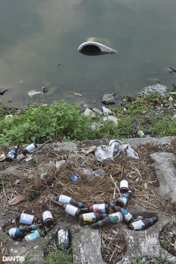 Hanoi lake and river polluted by waste - 9 Hanoi lake and river polluted by waste - 9