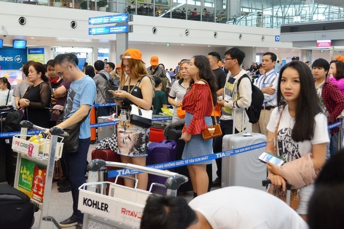 HCM City airport serves record number of passengers - 1