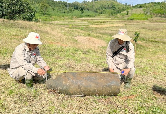 340-kilo American War bomb found in Quang Tri rice field - 1 340-kilo American War bomb found in Quang Tri rice field - 1