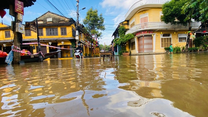 Heavy rains flood Hoi An - 1 Heavy rains flood Hoi An - 1