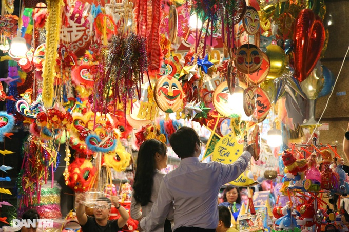 Hang Ma Street shines with Mid-Autumn Festival decorations - 7