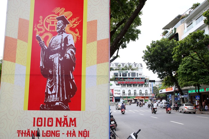 Hanoi streets decorated for Liberation Day - 2 Hanoi streets decorated for Liberation Day - 2