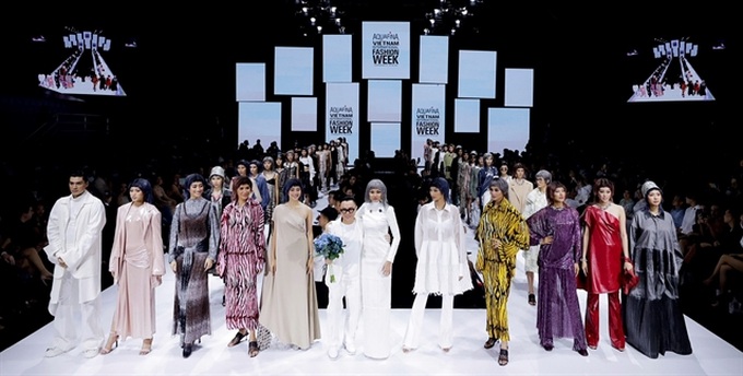 Vietnam International Fashion Week opens in HCM City - 1