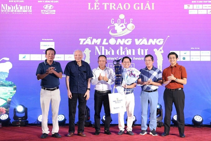 Golf tournament raises over VND500 million for charity - 1