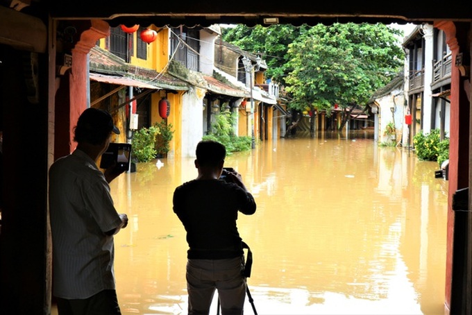 Hoi An Town severely submerged - 5 Hoi An Town severely submerged - 5