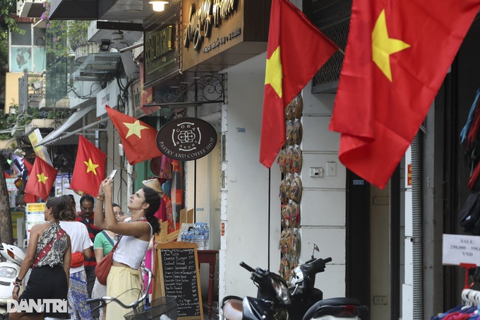 Hanoi decorated for National Day celebrations - 11 Hanoi decorated for National Day celebrations - 11