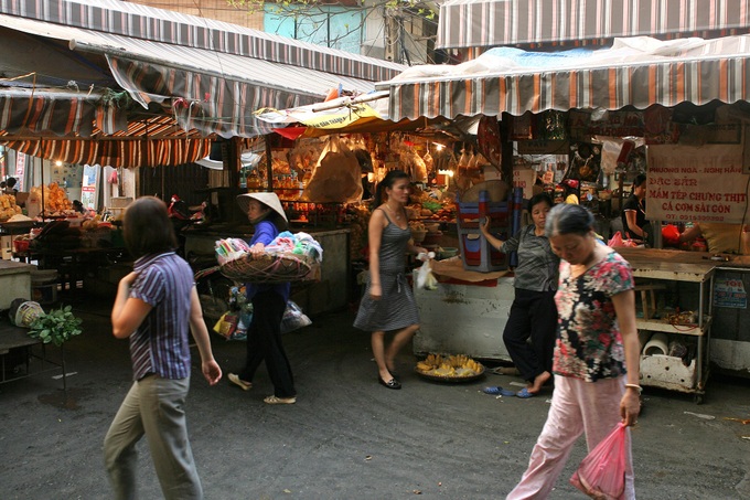 Hanoi's old Hang Be Market - 8