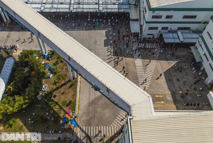Thousands quarantined inside Ho Chi Minh City company - 2