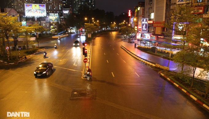 Hanoi streets become quiet amid new virus outbreak - 10