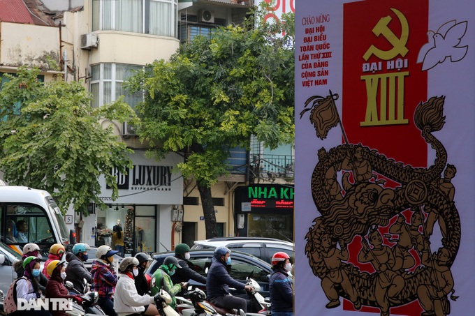 Hanoi streets decorated to welcome party congress - 8