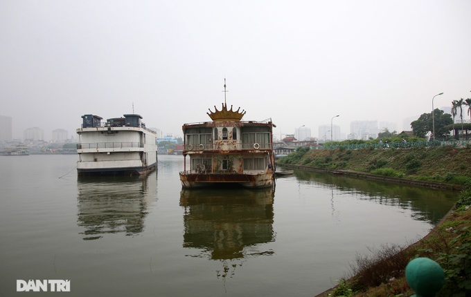 Floating restaurants left idle on the West Lake for years - 7