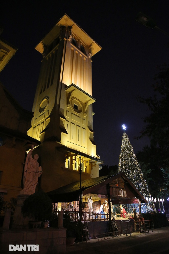 Hanoi churches prepare for Christmas celebration - 11