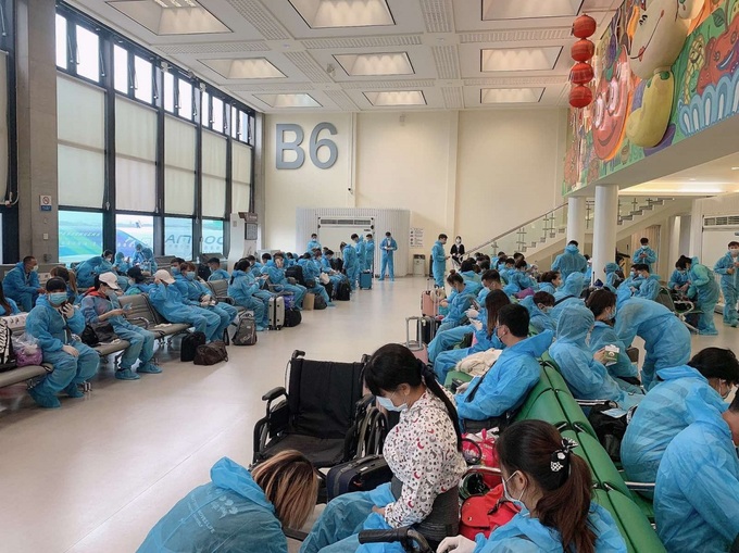 350 Vietnamese citizens from Taiwan brought home safely - 1