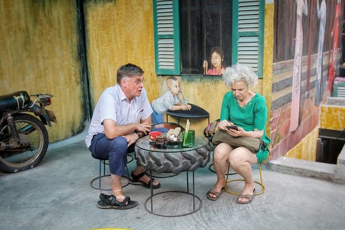 Hanoi coffee shop decorated with recycled items - 12 Hanoi coffee shop decorated with recycled items - 12