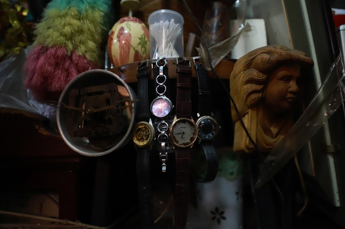 HCM City waste collector boasts antique collection - 5