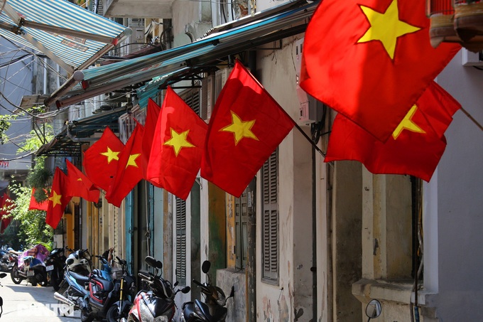 Red flags cover Hanoi streets on National Day - 5