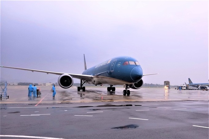 US - Vietnam direct flight safely lands in Danang - 1