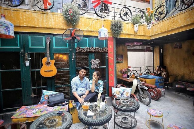 Hanoi coffee shop decorated with recycled items - 11 Hanoi coffee shop decorated with recycled items - 11