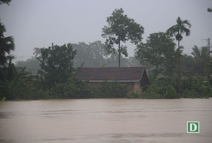 Many communes in Ha Tinh under water - 3